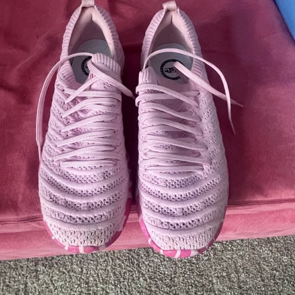 APL Women's TechLoom Wave Pink Leopard Size 7.5 - Picture 1 of 4